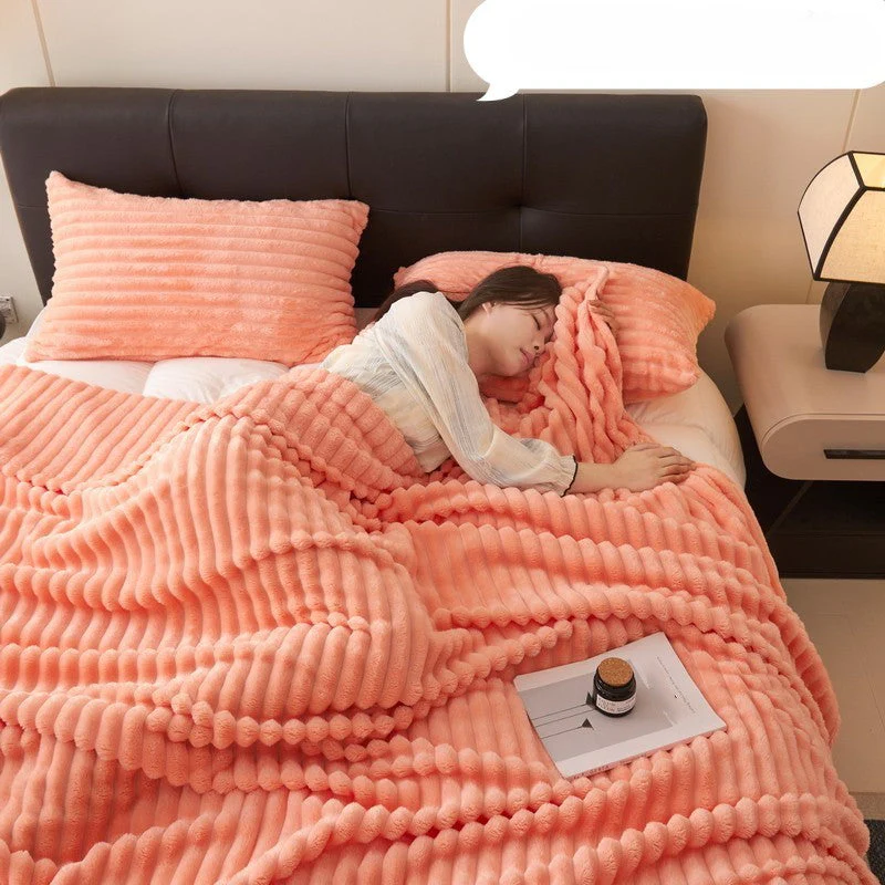 CosyLuxe – Kuscheldecke aus dickem Kaninchenplüsch & Milchsamt (inkl. 2 Kissenbezüge) - Image 17