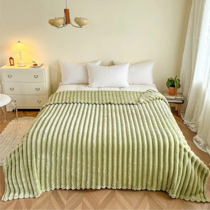 CosyLuxe – Kuscheldecke aus dickem Kaninchenplüsch & Milchsamt (inkl. 2 Kissenbezüge) - Image 8
