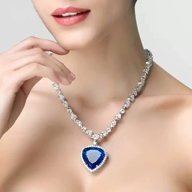 BlueÉtoile™ – Herz-Halskette mit Blauem Kristall | Glanzvoll. Feminin. Unvergesslich. | 50% RABATT