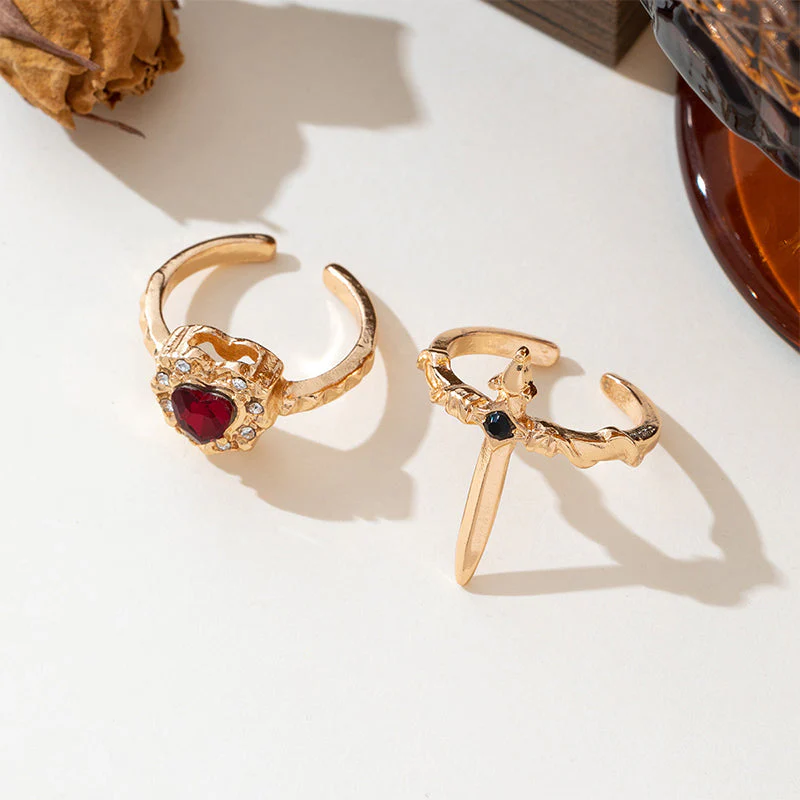 Jina – Gothic-Romanze Herzring mit verstellbarem Band - Image 8