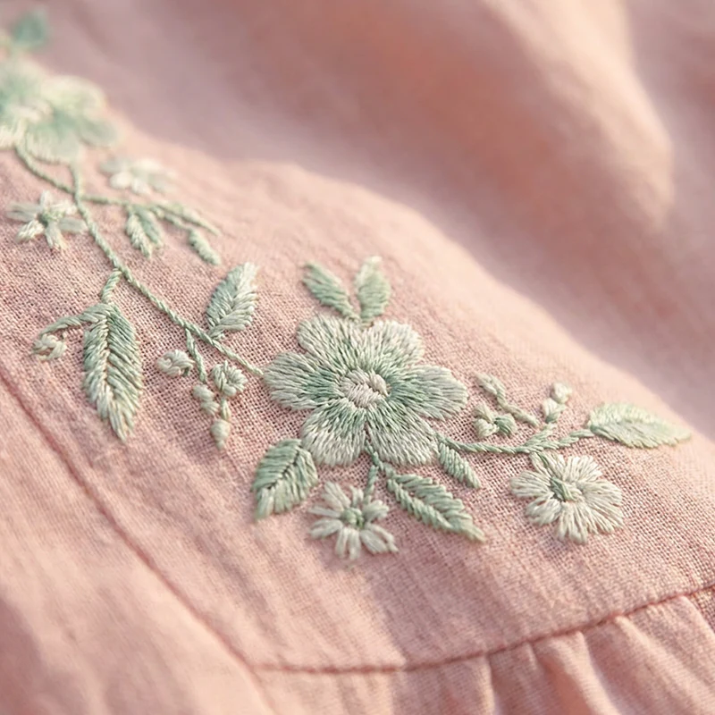 Maya – Legeres Midikleid mit zarter Stickerei - Image 9