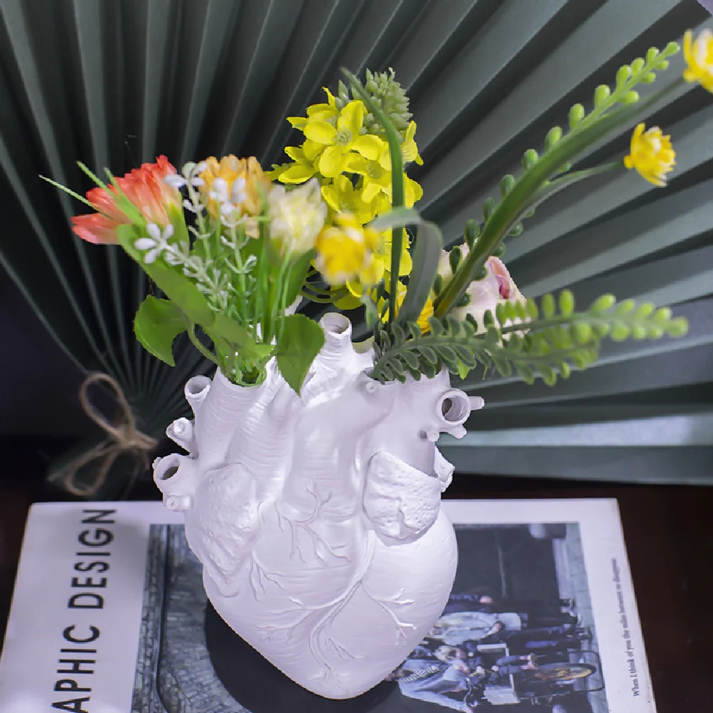 Modernes herzförmiges Harz Vase Dekor - Image 6
