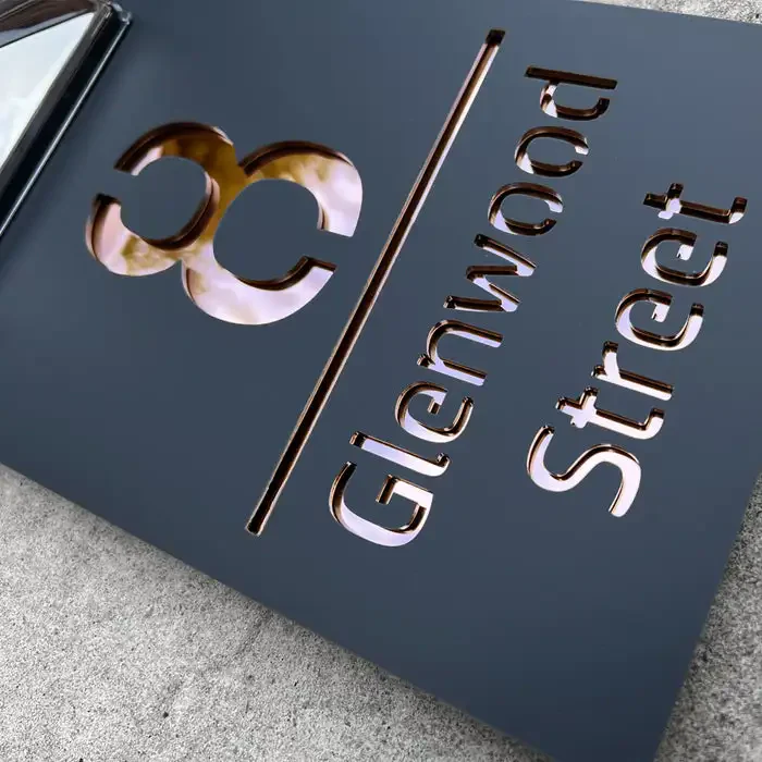 GlowSign - Personalisiertes Hausnummernschild - mit Solarenergie beleuchtet | 50% RABATT - Image 6
