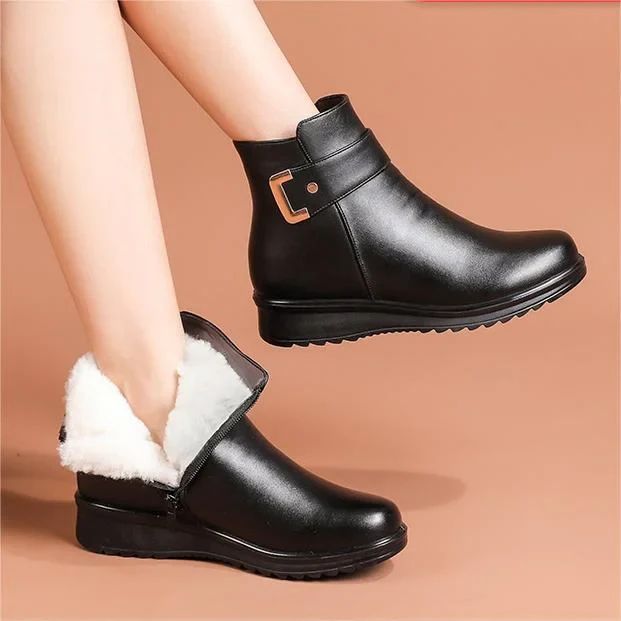 VelourStep – Aksamitne Lederschuhe mit Metallschnalle - Image 2