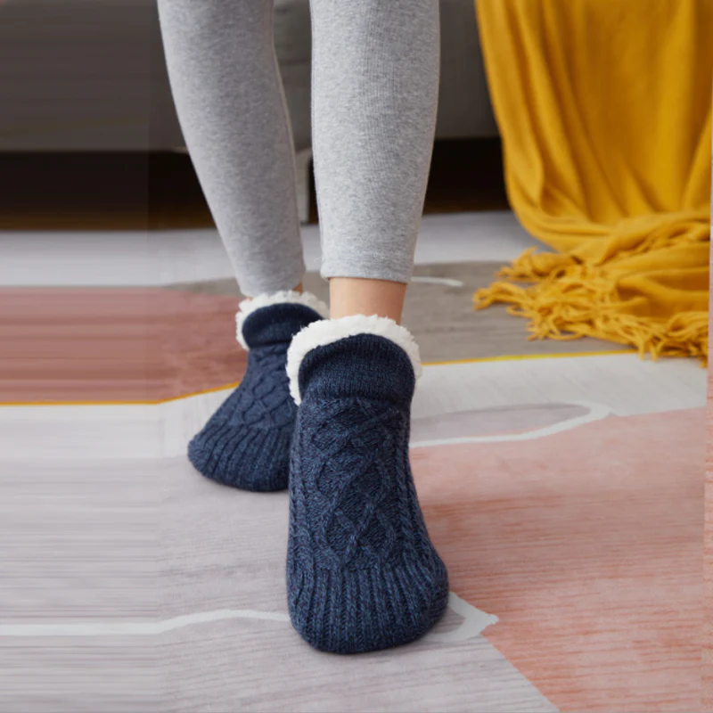 WärmeElegance - Flauschige Hausschuh-Socken - Image 13