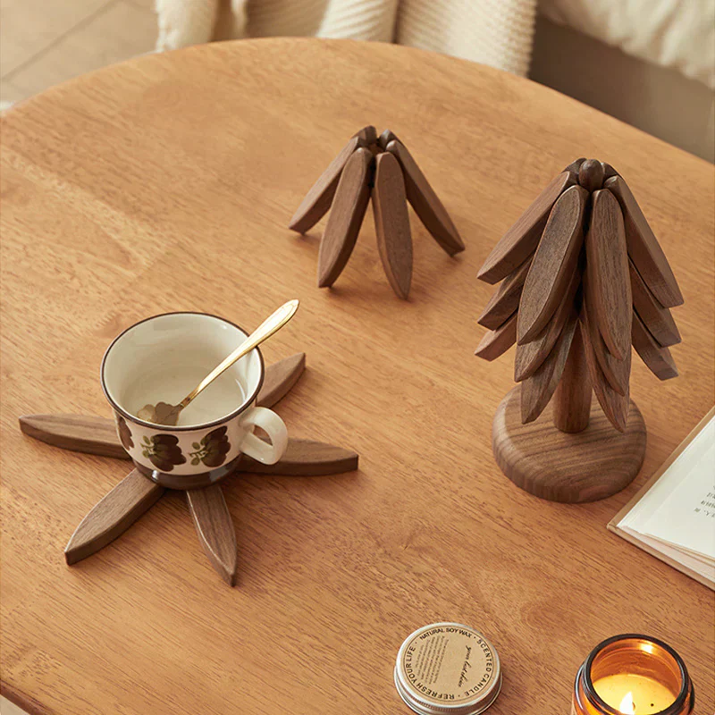 WoodJoy – Isolierte Untersetzer aus Massivholz im Weihnachtsbaum-Design - Image 2